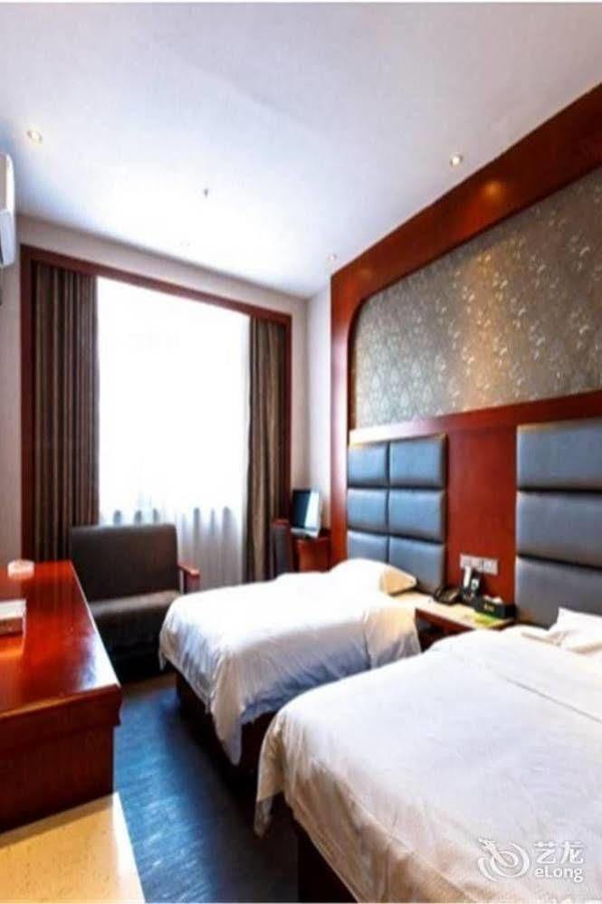 Longwang Business Hotel Liuzhou Exterior photo