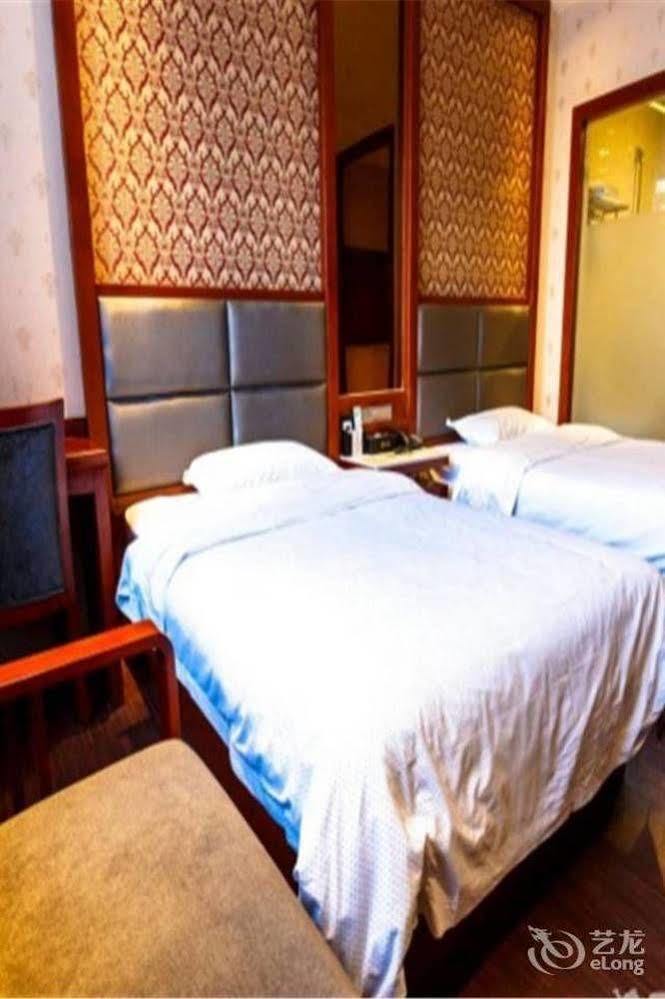 Longwang Business Hotel Liuzhou Exterior photo