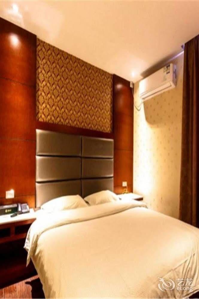Longwang Business Hotel Liuzhou Exterior photo
