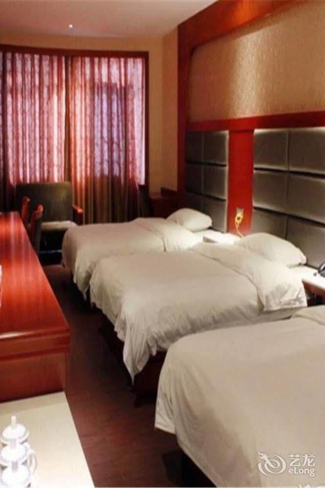 Longwang Business Hotel Liuzhou Exterior photo
